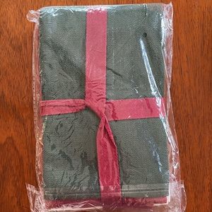 Longaberger natures garland towel set - brand new. Still in package